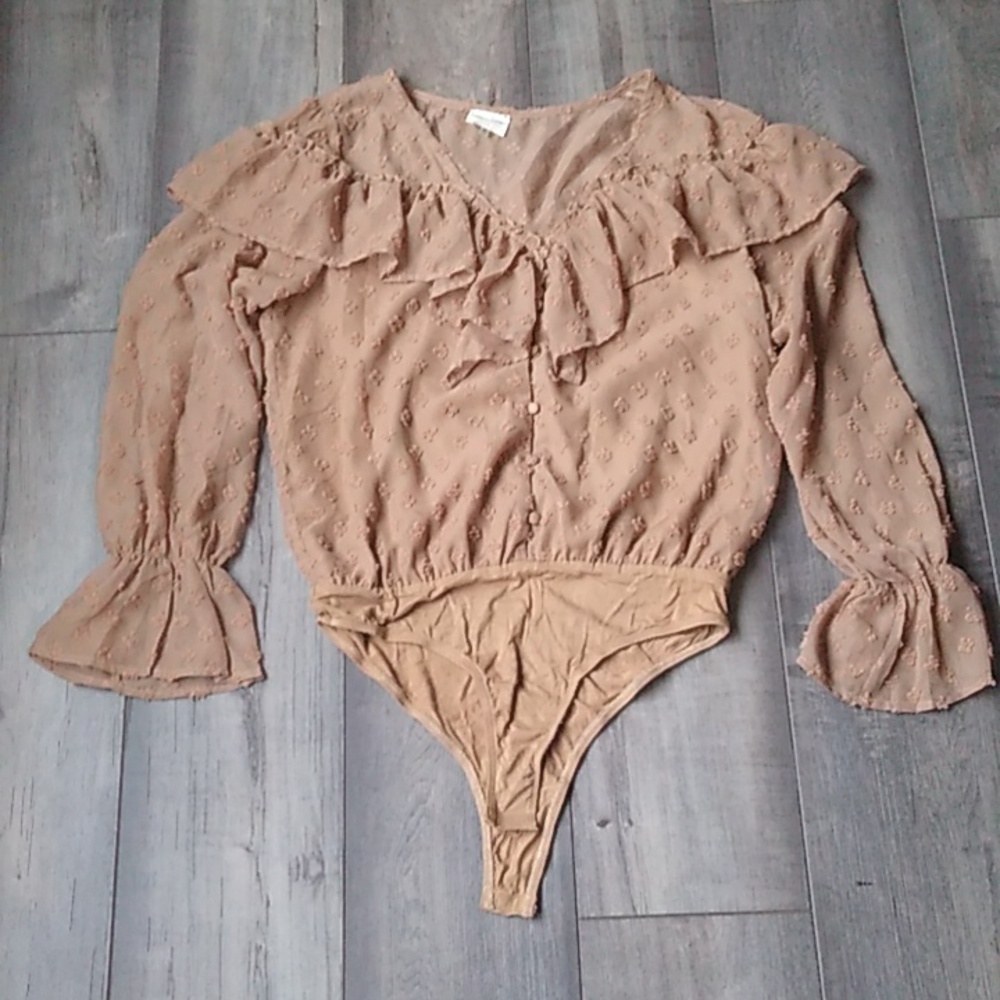Peach Love California body suit with ruffles size M